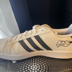 NWT ADIDAS Mickey Mouse Paint Men 12.5